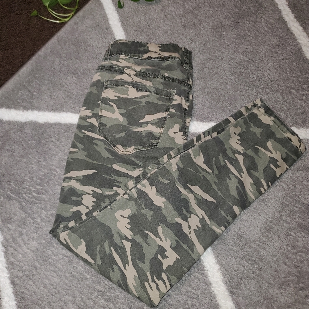 Kensie Jeans The Effortless Ankle in Camouflage - Picture 6 of 6